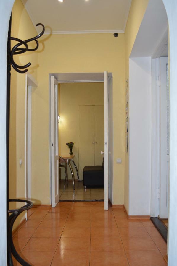 Owl Home Odessa Cozy Spacious Apartment In A Quiet Center Between Deribasovskaya And Privoz ภายนอก รูปภาพ